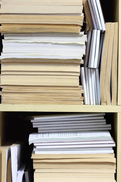 Papéis de escritório empilhados — Fotografia de Stock
