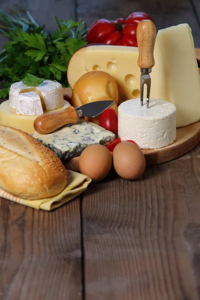 Kinds of cheese — Stock Photo, Image