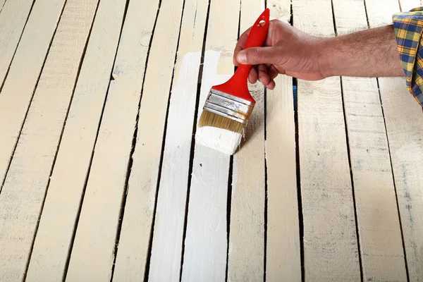 Painting the wood — Stock Photo, Image