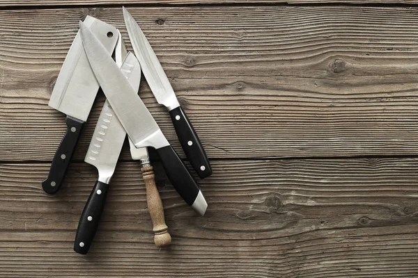 Различные кухонные ножи — стоковое фото