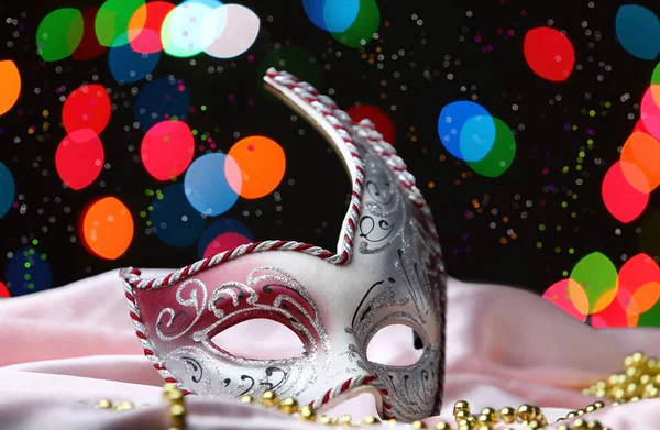 Karnevalsmask på nära håll — Stockfoto