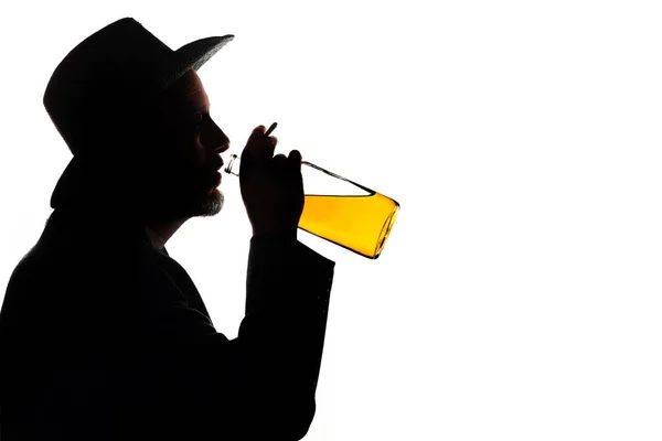 Ein trinkender Mann — Stockfoto