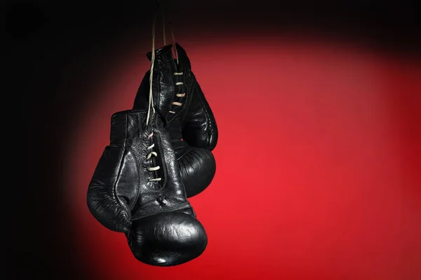 Viejos guantes de boxeo — Foto de Stock