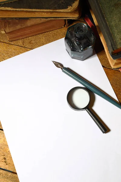 Caneta e folha em branco — Fotografia de Stock