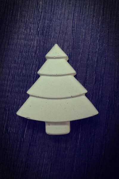Gypsum Decorative Christmas tree on a dark wooden background — Stock Photo, Image