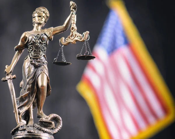 Escalas de Justiça, Justitia, Lady Justice em frente ao Americ — Fotografia de Stock