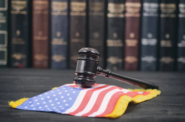 Judge Gavel and United States of America flag on a black wooden background — Stock Photo, Image