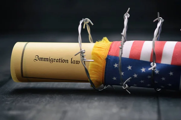 Barbed wire , Immigration Law and flag of United States Of America — Stock Photo, Image