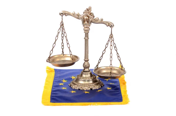 Die Waage Der Gerechtigkeit Und Die Flagge Der Europäischen Union — Stockfoto