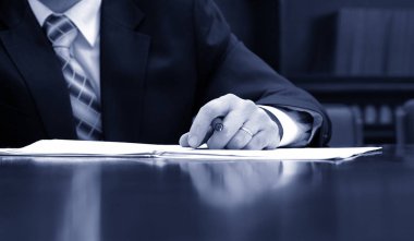 Sözleşme, iş toplantı ayrıntılarını çalışma iş adamı