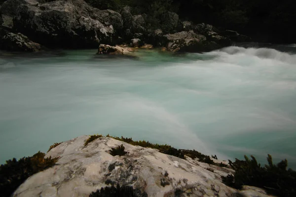 斯洛文尼亚的翡翠绿河Soca高山河 — 图库照片