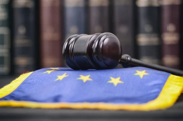 Biblioteca de Derecho, Juez Gavel y bandera de los Estados Unidos de América — Foto de Stock