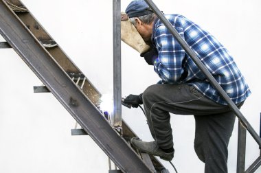 Metal armatür kaynak işlemi 