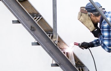 Metal armatür kaynak işlemi 