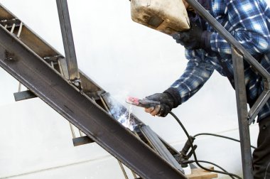 Metal armatür kaynak işlemi 