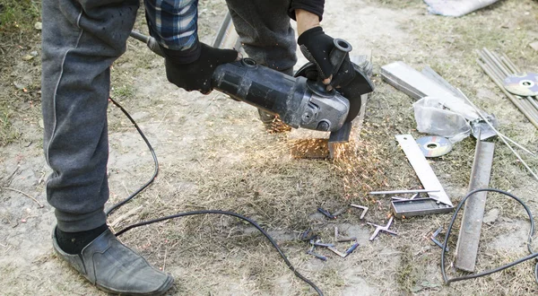 Kesme metal yapılar süreci 