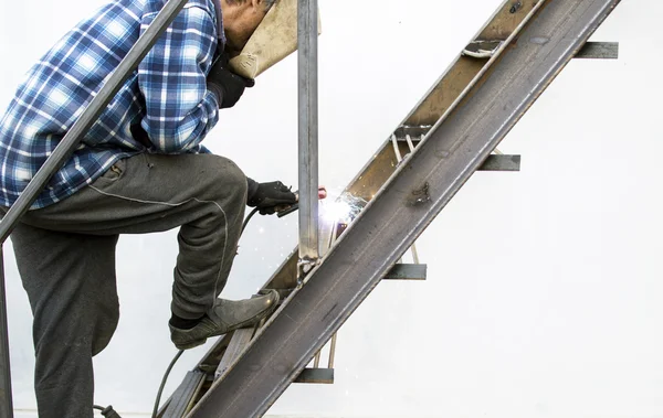 Metal armatür kaynak işlemi 