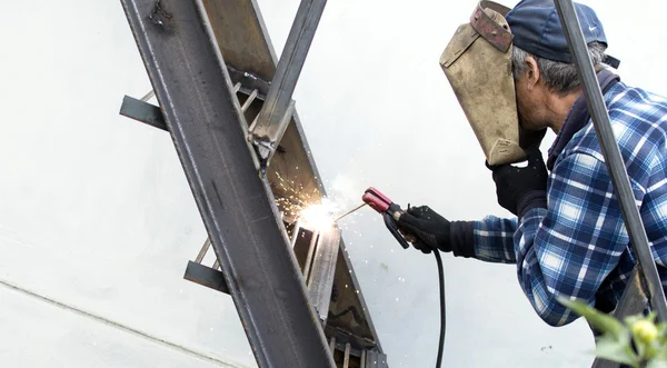 The process of welding metal armature — Stock Photo, Image