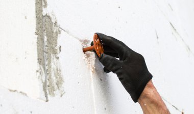 Dübel-şemsiye sabitleme işlemi