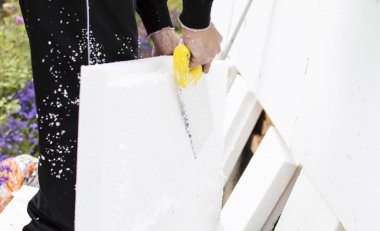 Plastik köpüğü testerelerin kesim işlemine