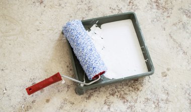 Tepsi ve boya duvarları boya silindiri 