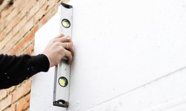 Onay düzlemsellik duvardaki bir düzey'ni kullanma