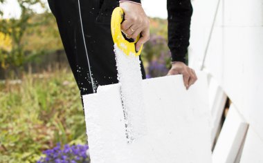 Plastik köpüğü testerelerin kesim işlemine 