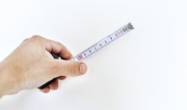 Bir ölçüm bandı kullanarak işlemi uzunluk ölçümü 