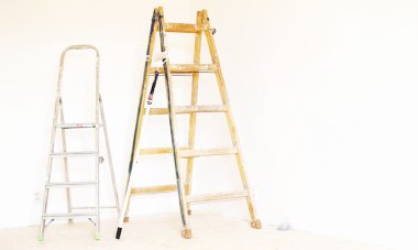 Merdivenler boyama işlemleri için 