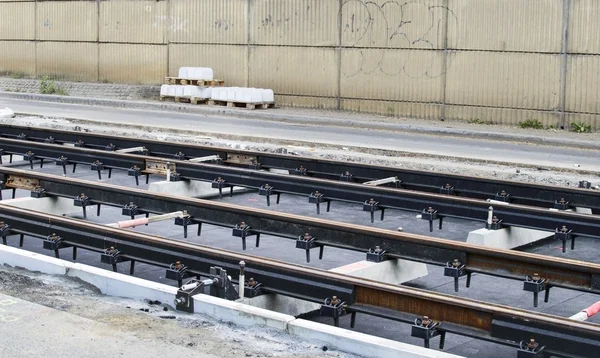 Installazione della linea di tram ferrovie metalliche — Foto Stock