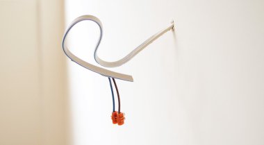 Bir odada Elektrik kablolar çıktı 