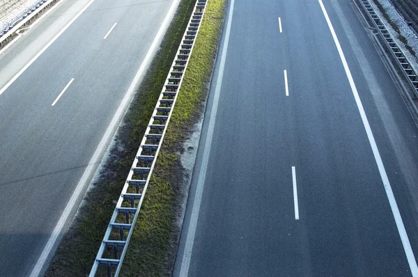 Blick von der Brücke auf die Autobahn — Stockfoto