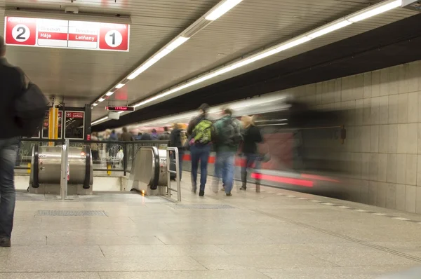 Le mouvement des personnes dans le métro — Photo