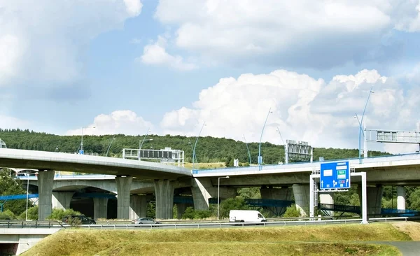 Multi-puentes con caminos de asfalto —  Fotos de Stock