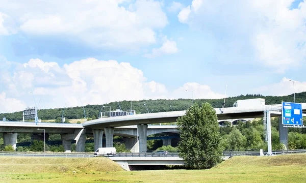 Multi-Bridges med asfaltvägar — Stockfoto