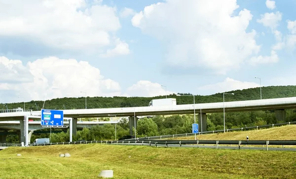 Multi-puentes con caminos de asfalto — Foto de Stock