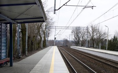 Tren istasyonu trenler için bekleyen