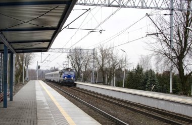 Vagonlar bir tren istasyonunda tren 