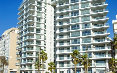 Modern yüksek katlı otel 