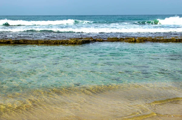 Transparante en schoon water zee — Stockfoto