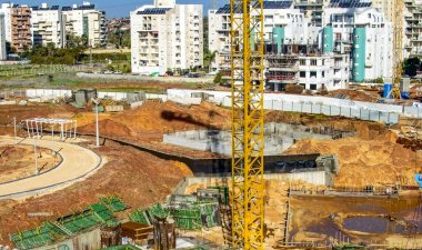 İnşaat alanında yükseklikten görüntülemek 