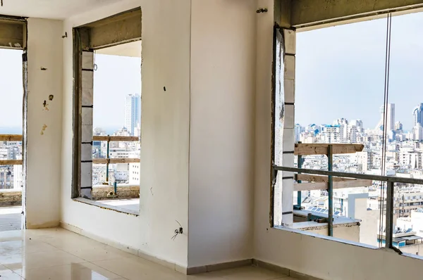 Interieur van de onvoltooide nieuwe appartement reparaties — Stockfoto