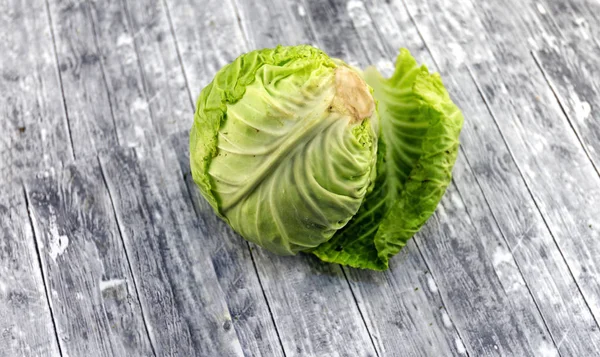 Cabbage on the background of a tree texture — Stock Photo, Image