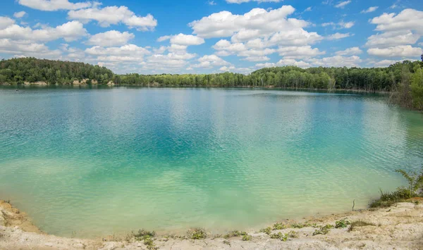 Panorama - lake with clear turquoise water — Stock Photo, Image