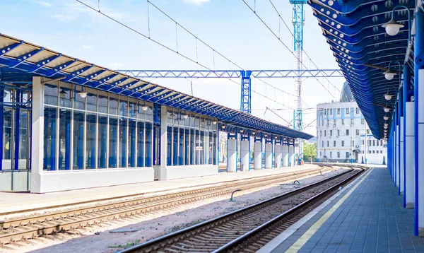 Plataformas en la estación de tren —  Fotos de Stock