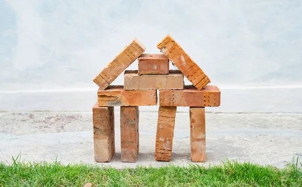 Miniatuur - een bakstenen huis — Stockfoto