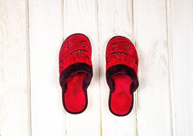 Beyaz ahşap doku arka plan üzerinde yeni yıl temalı Oda terlik