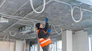 Montaj klipleri oluklu tel w için yükleme işlemi