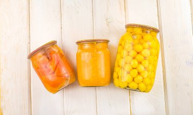 Kavanozların içinde farklı korur