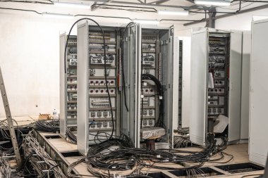 Röle hall telleri Installatio sürecinde çeşitli